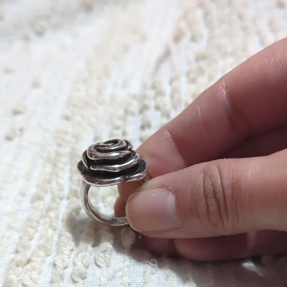 Elegant Silver Rose Ring Sterling Silver Size 6 - Picture 2 of 7